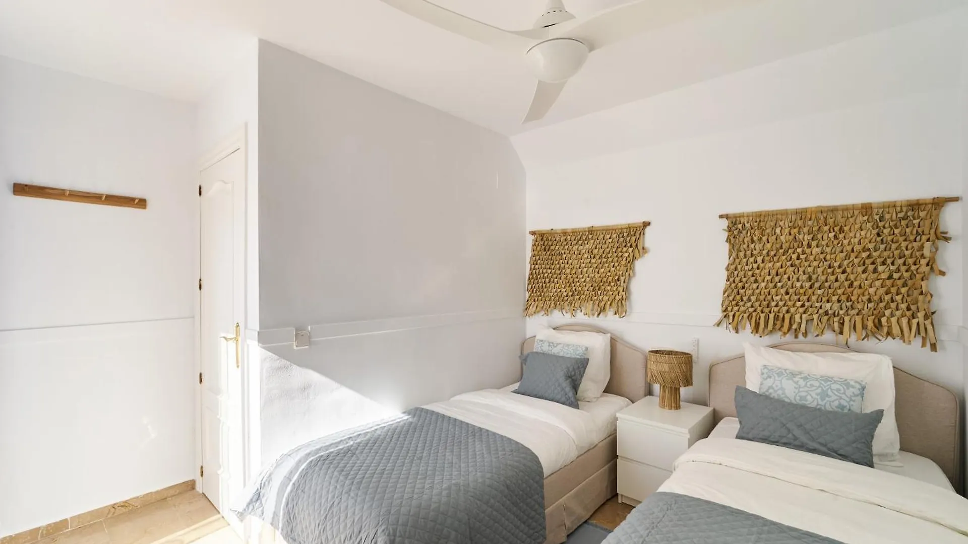 Stunning Duplex Penthouse 300M From The Beach Casares