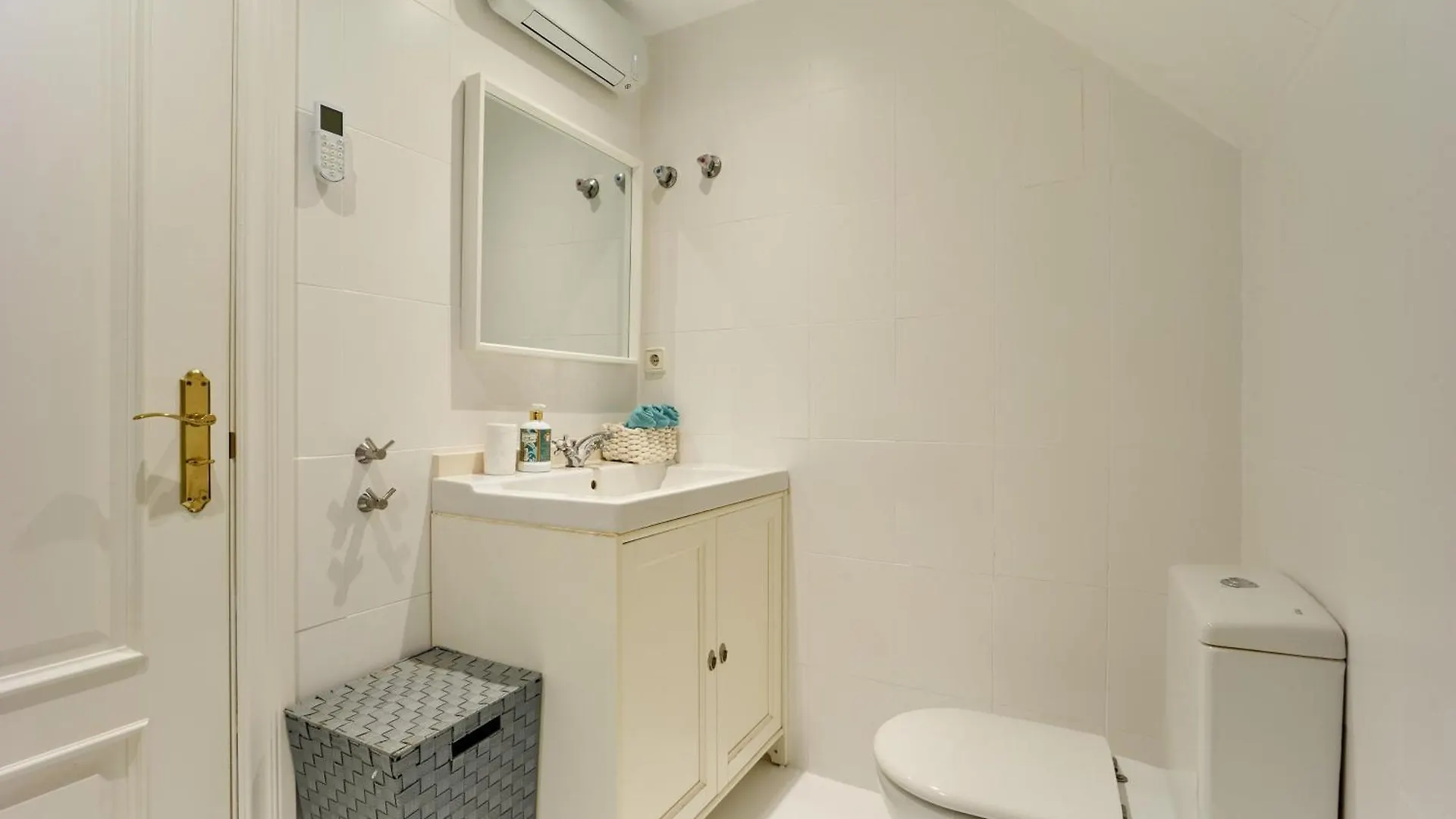 Stunning Duplex Penthouse 300M From The Beach Casares Apartment