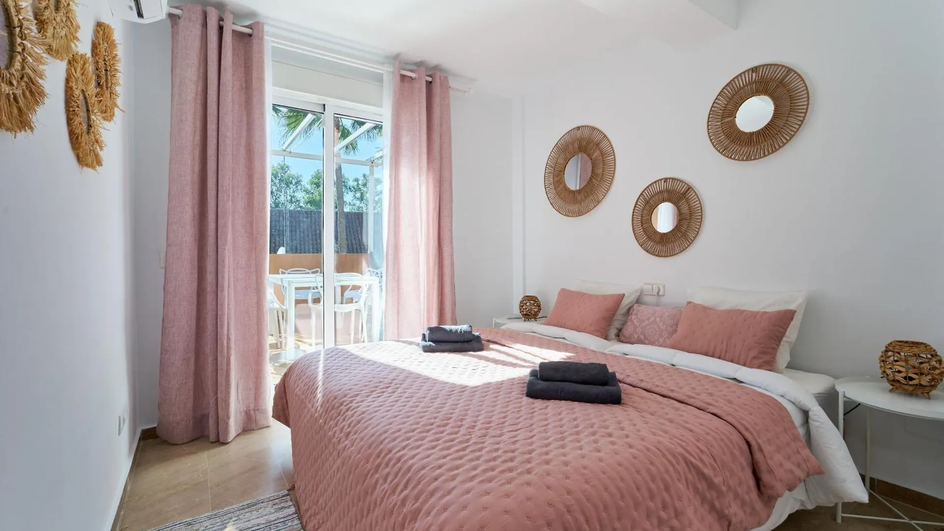 Stunning Duplex Penthouse 300M From The Beach Casares 0*,